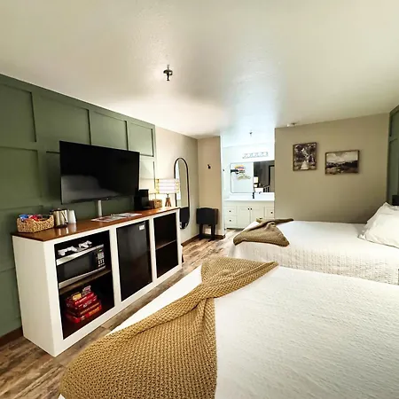 Jonesbones Room At White Wing Lodge- Silver Dollar City Getaway